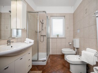Bathroom 1.