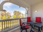 Balkon mit Blick zum Meer.