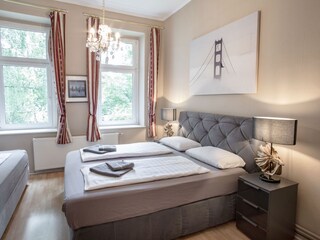 Schlafzimmer 1