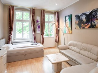 Wohnzimmer mit Einzelbett