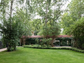 Der Garten hinter dem Haus