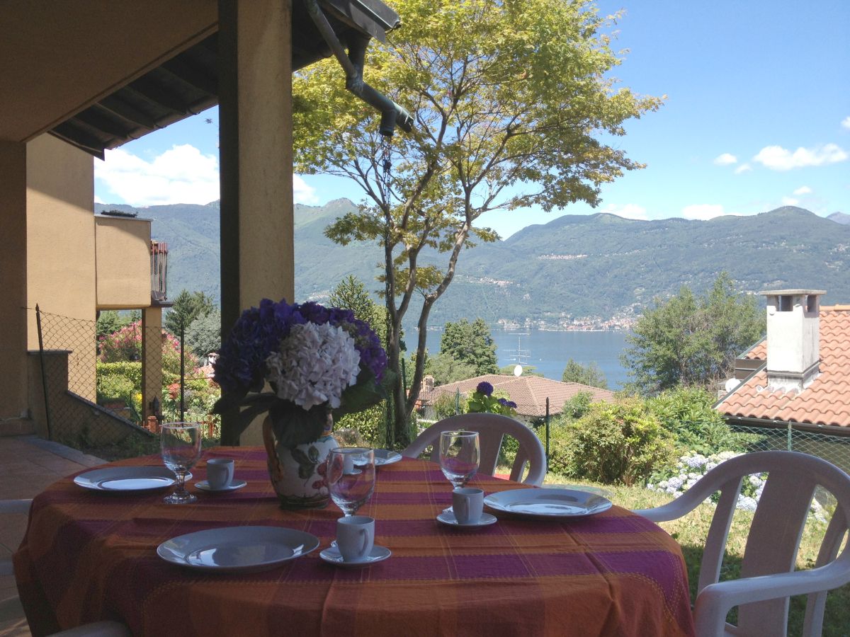 Terrasse mit Blick auf den See