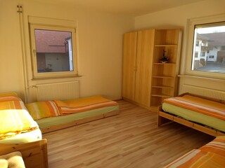 2-4 Bettzimmer
