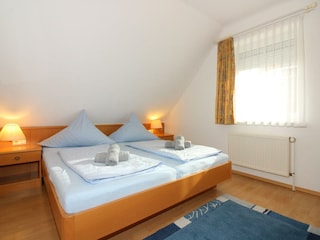Bsp. Ferienhaus BUH 04 Schlafzimmer 1 OG