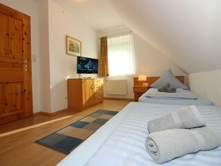 Bsp. Ferienhaus BUH 04 Schlafzimmer 2 OG