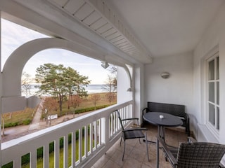 Der große Balkon mit Meerblick.