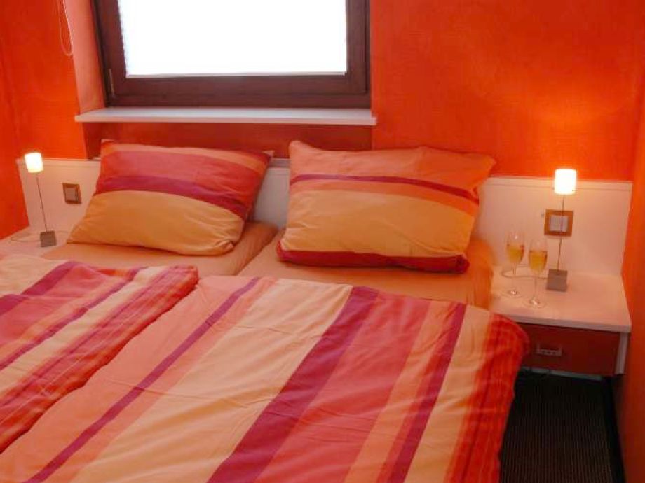 Ferienwohnung bi de wyk, whg. d5a (hooge), schleswig holstein ... Schlafzimmer warme farben