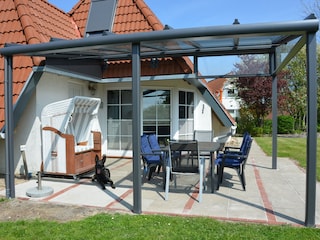 Mit großem Terrassendach!!