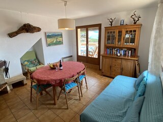 Livingroom with fireplace