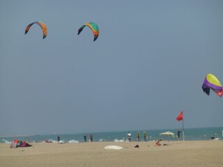 Kitesurfing