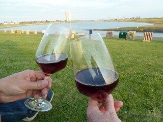 Vor der Tür auf dem Deich: Relaxen