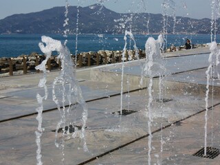 Chiavari, Promenade mit Portofino im Hintergrund