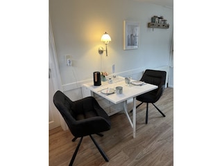 gemütlicher Essbereich, ausklappbarer Tisch