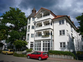 Frontansicht von Haus Granitz.