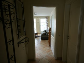 Blick vom Eingang ins Wohnzimmer