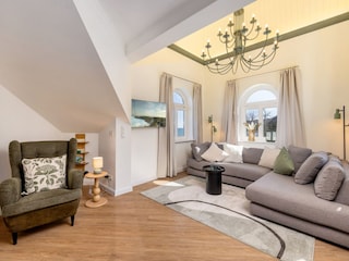 Auch das Wohnzimmer bietet herrlichen Seeblick.