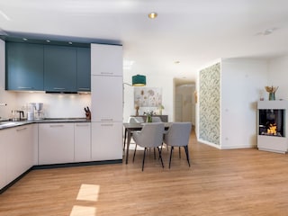 Die moderne Küchenzeile ...