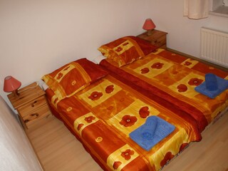 SCHLAFZIMMER  IM ERDGESCHOß