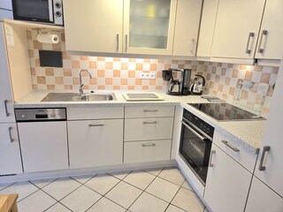 Gepflegte Küche mit umfangreicher Ausstattung