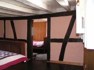 Blick vom Doppelzimmer im 1. Stock ins Einzelzimmer