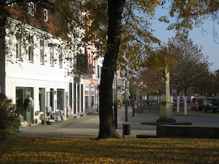 Aus dem Hain kommend in Richtung Postsäule / Marktplatz