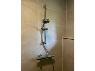 Thermostatic shower mixer