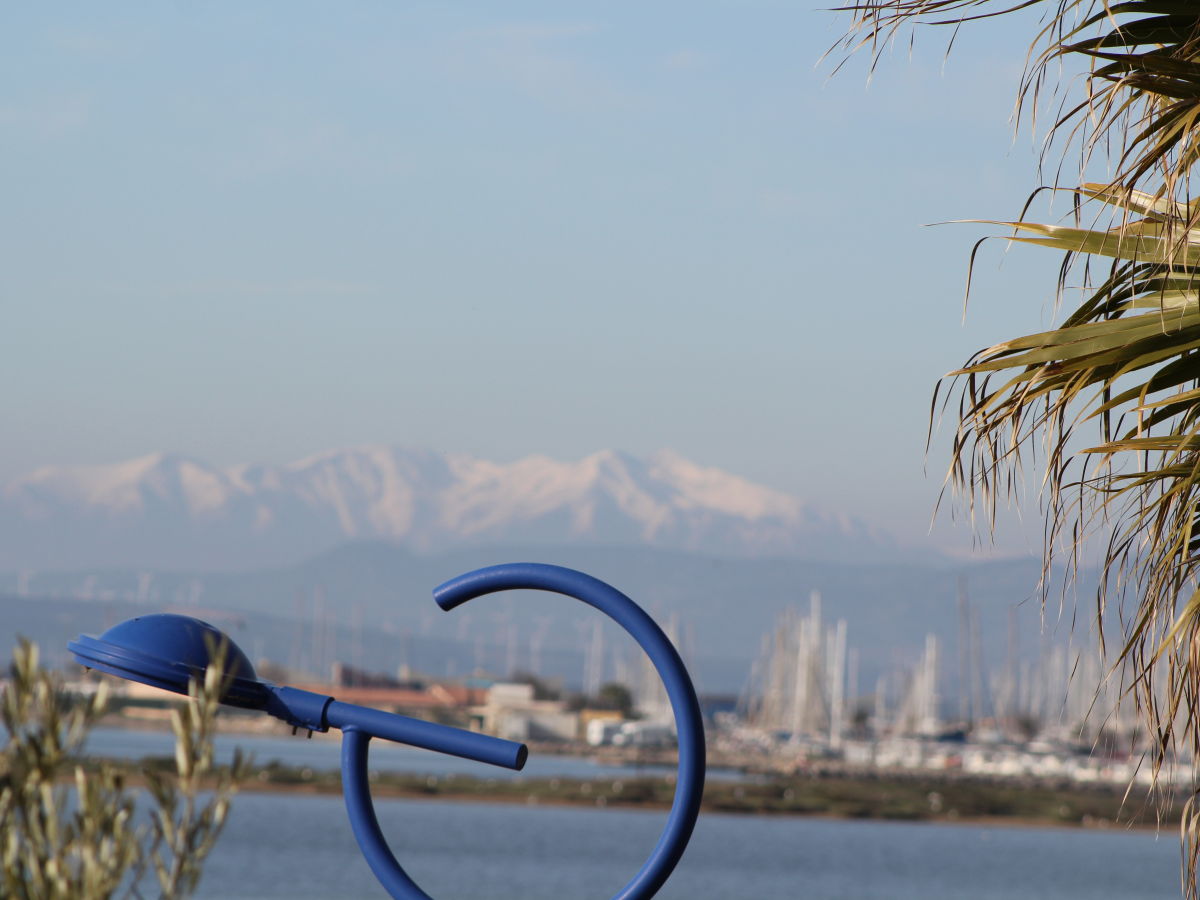 Blick auf Hafen und Canigue