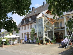 Ferienwohnung Ferienweingut Becker Fewo ''Römerberg'' - Burgen im Frohnbachtal - image1