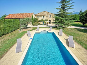 Holiday house with pool outside of Roussillon in Provence