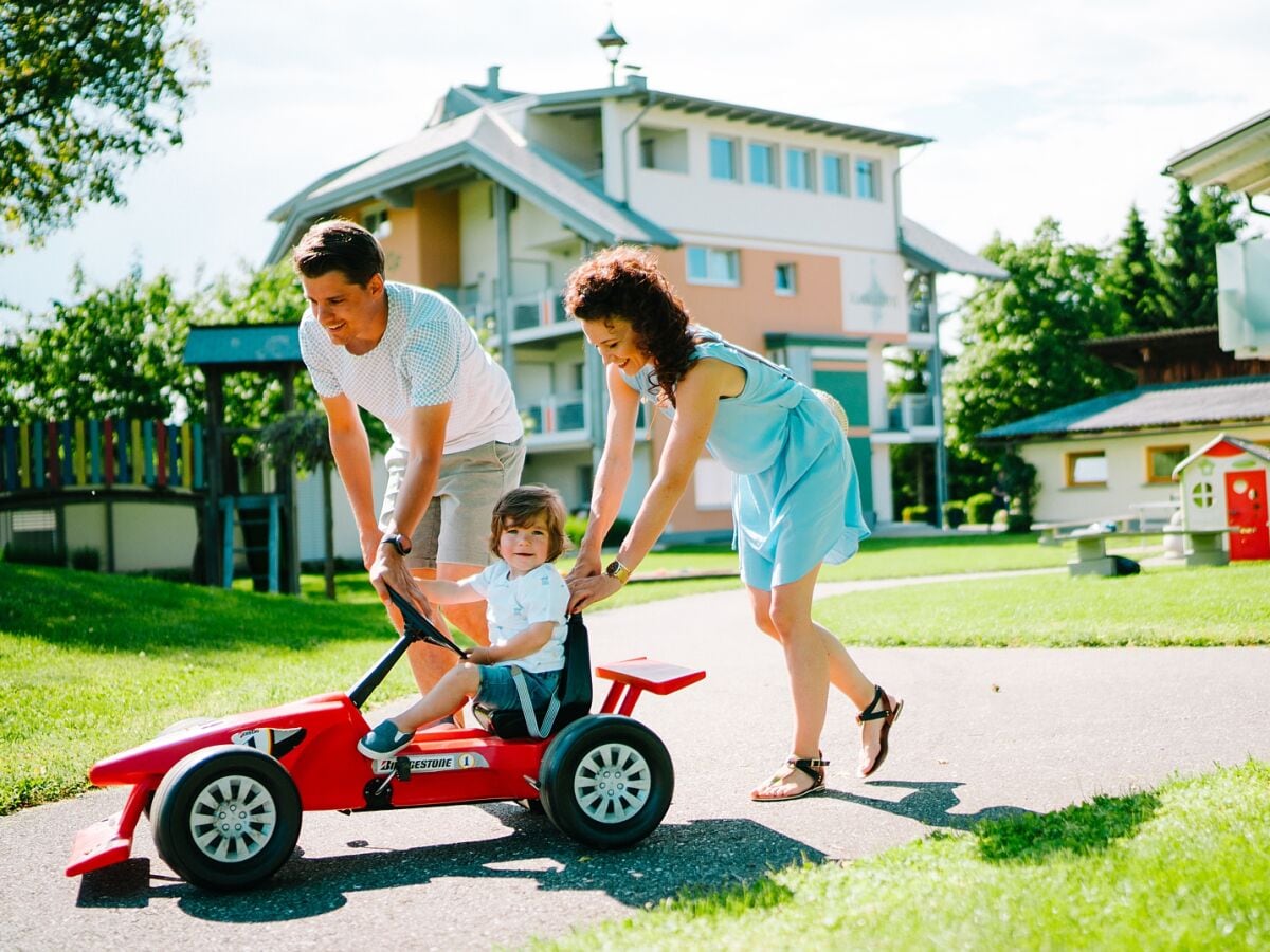 Auf der Go-Kartbahn am Karglhof unterwegs