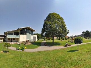 Der neue Kinderspielplatz - neben unserem Stammhaus