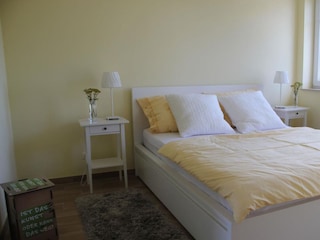 2. Schlafzimmer