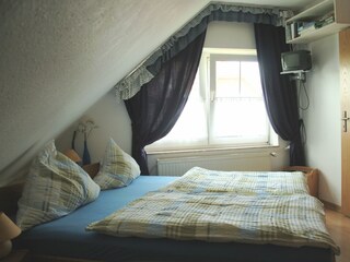 Schlafzimmer 1