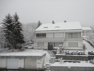 5 Sterne Gabionenhaus in Winter