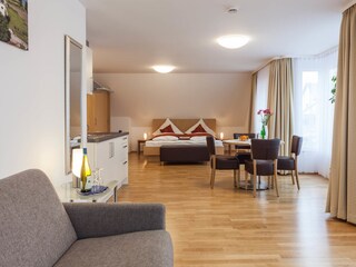 BelRiva mit Doppelbett und Wohn-, Essbereich