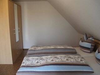 Schlafzimmer mit Doppelbett