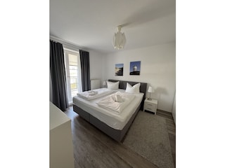 Schlafzimmer mit Doppelbett