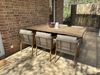 Überdachte Terrasse mit 6 Sitzplätzen