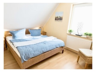 Schlafzimmer mit Doppelbett