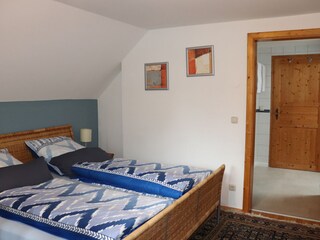 Schlafzimmer 1