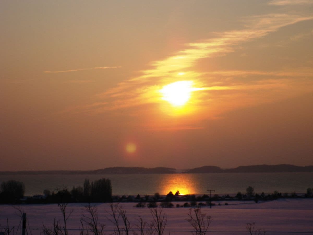 Winterlicher Sonnenuntergang am Jasmunder Bodden