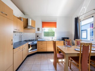 Küche mit Esstisch 169