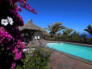 Poolterrasse mit Meerblick