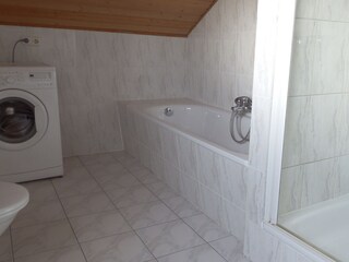 Bathroom apartment 1