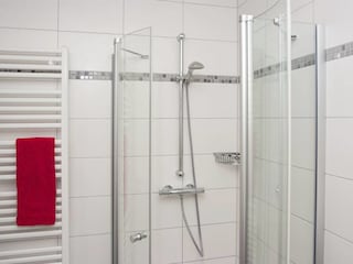 Badezimmer mit Dusche