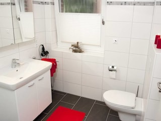 Helles Tageslichtbadezimmer