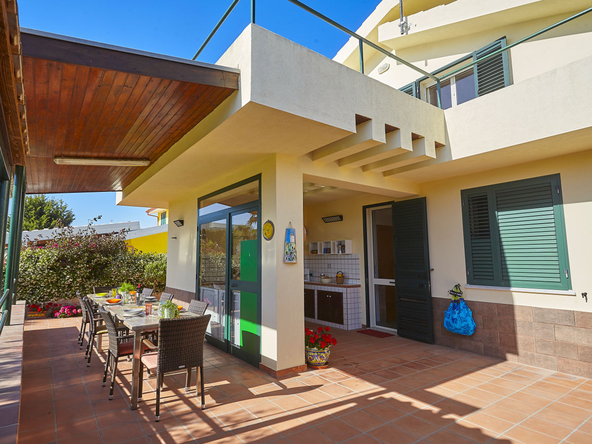 Traumhaft schöne-überdachte Terrasse mit Blick in der p