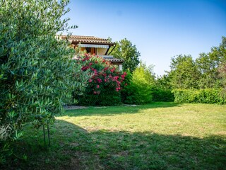 Holiday house Saint-Julien-de-Peyrolas Outdoor Recording 9