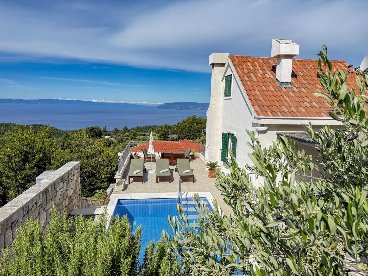 Ferienhaus Melly mit Pool und Meerblick