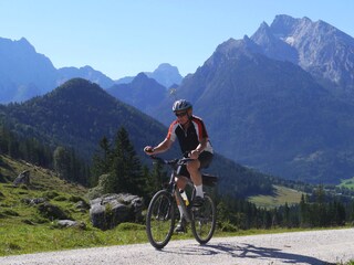 Der Vermieter beim Biken zur Mordaualm